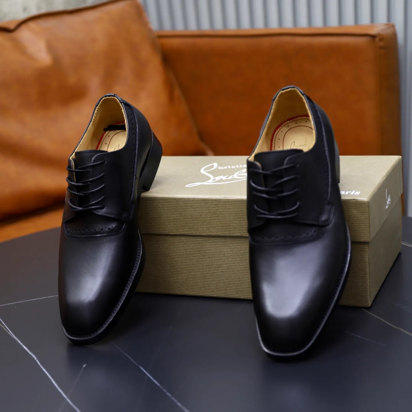 Ex-factory price: 620💰Christia*.Loubouti*🆑High-end men’s business formal leather shoes | Classic red sole shoes | Original imported first-layer cowhide | Water-dyed cowhide lining | Italian imported red rubber outsole | High-end luxury | Perfect interpretation of fashion, sunshine, style, suitable for various occasions Size: 39-44 (38.45 custom-made)